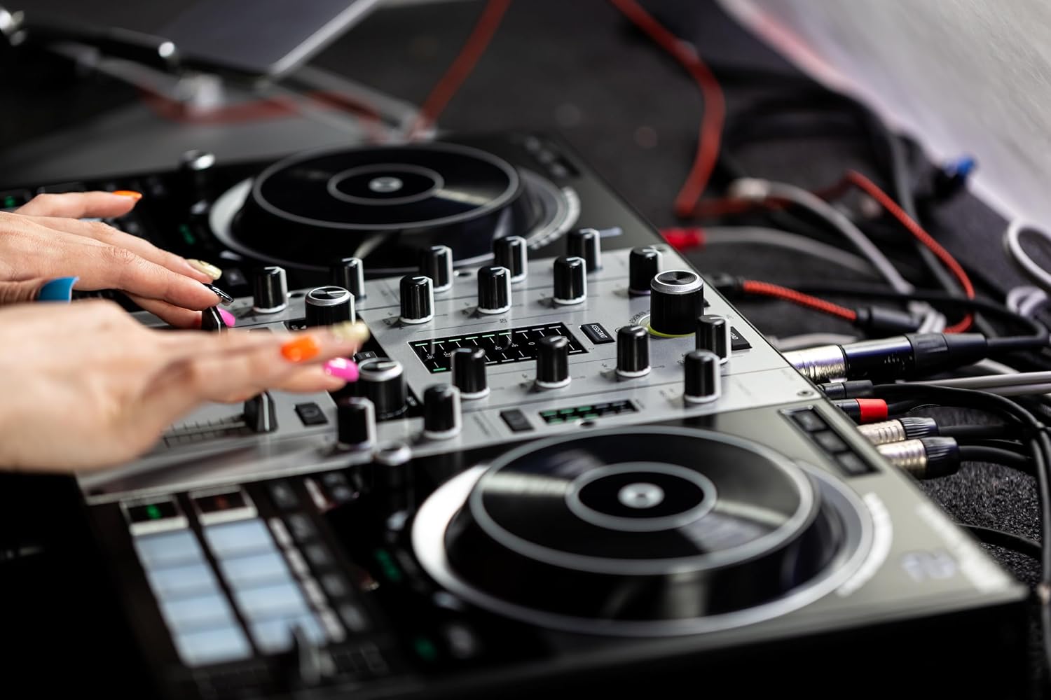 Hercules DJControl Inpulse 500 Silver Edition – DJUCED PRO License & Serato DJ Lite Included