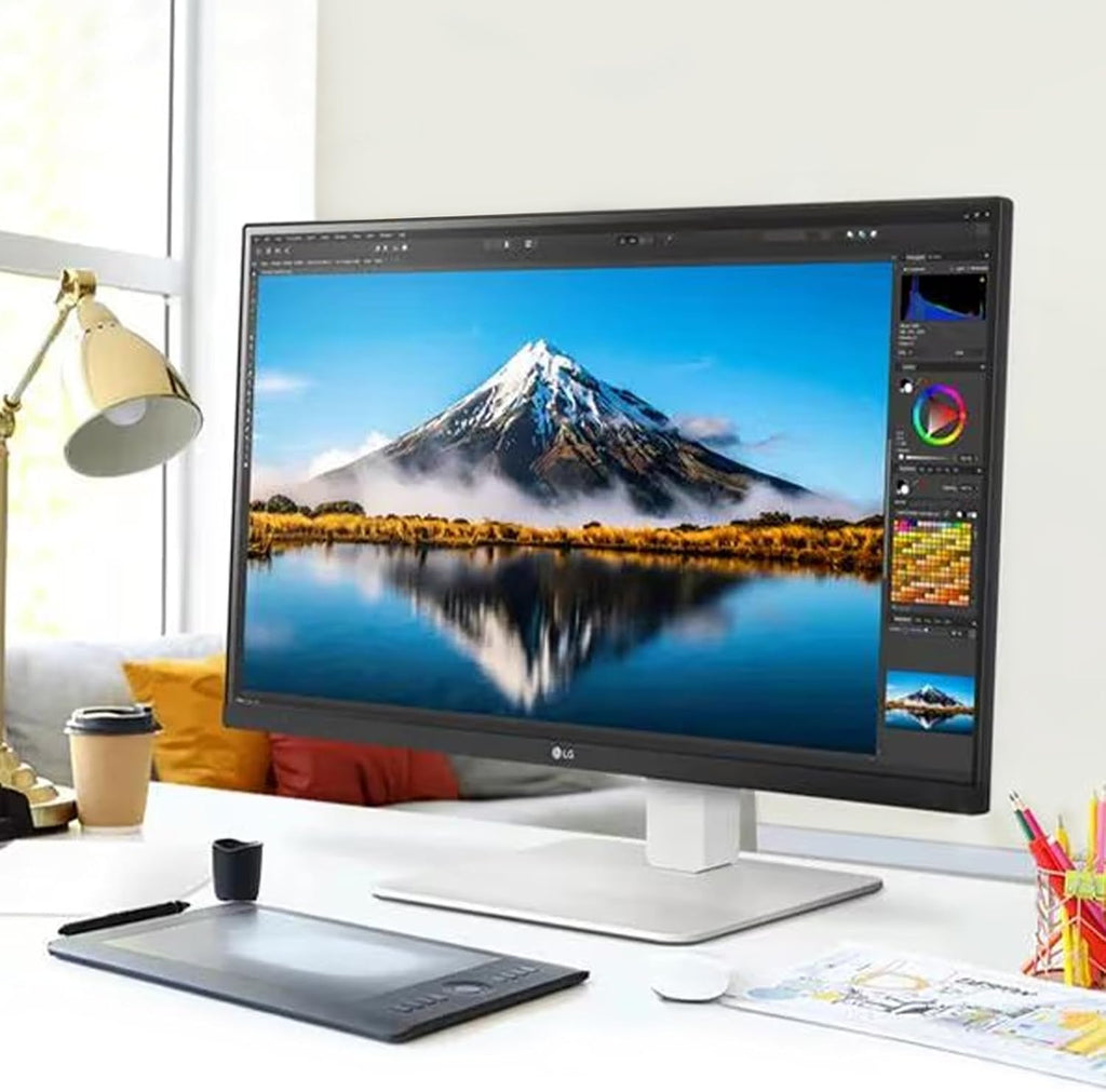LG 27'Ultrafine UHD (3840 x 2160) 4K, IPS Monitor, HDR10, 90% DCI-P3, Dynamic Action Sync, Black Stabilizer & Flicker Safe, VESA Mountable, DisplayPort & HDMI, Tilt/Height/Swivel/Pivot Adjustable