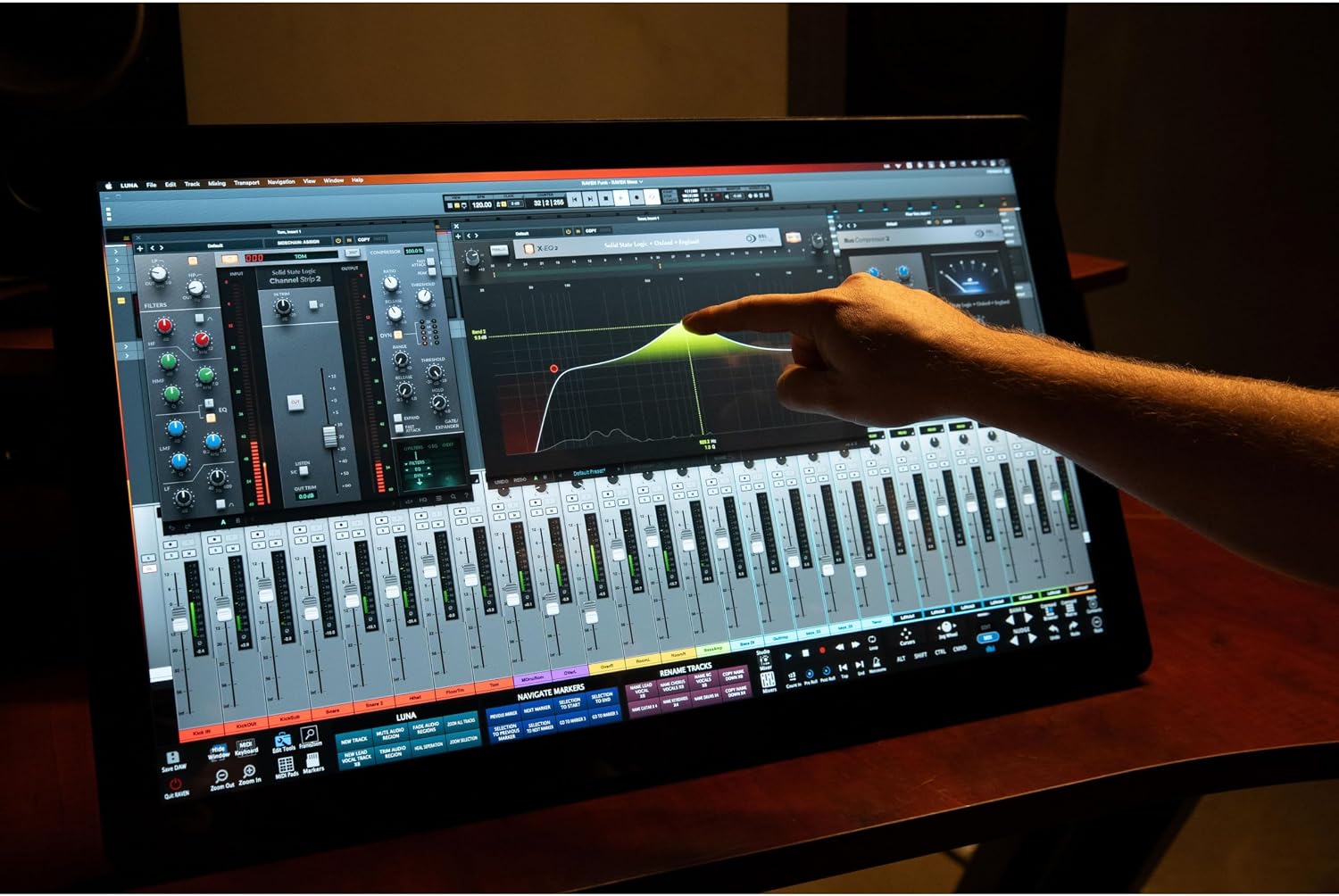 Raven MTi MAX Multi-touch Production Console