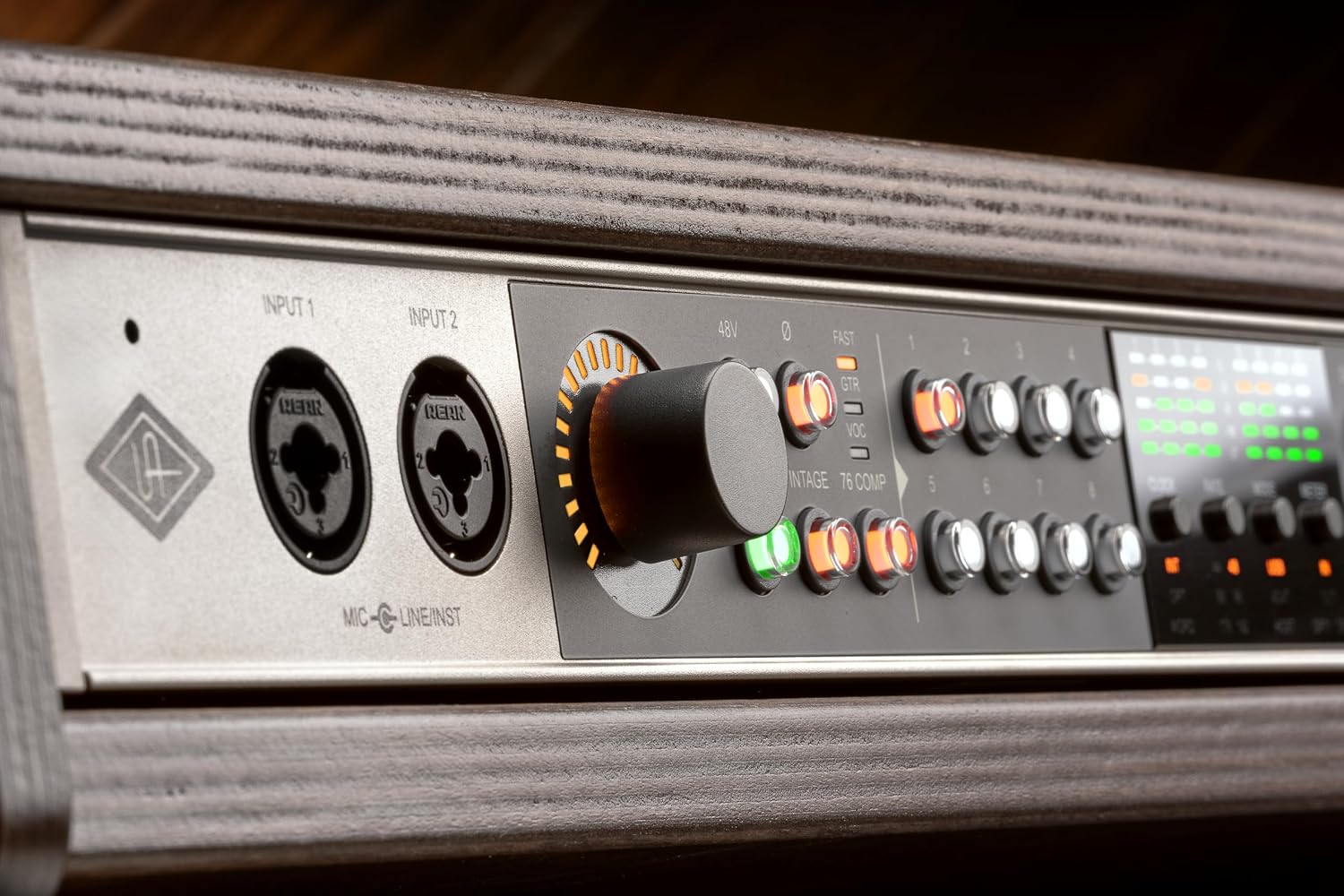Universal Audio Volt 876 24x28 USB Audio Interface, Rack-Mount Style