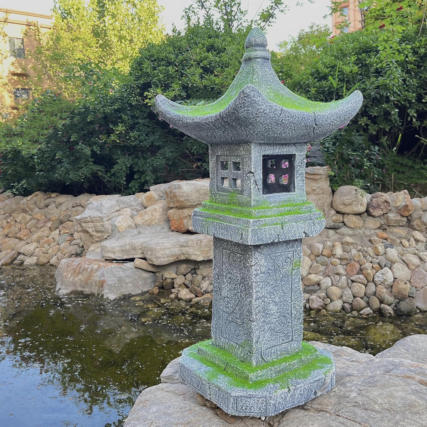 31.5''High Japanese Pagoda Statue Moss-Covered Retro Miniature Tower Lantern Garden Decoration Figurines Outdoor Asian Decoration Zen Courtyard Landscape…