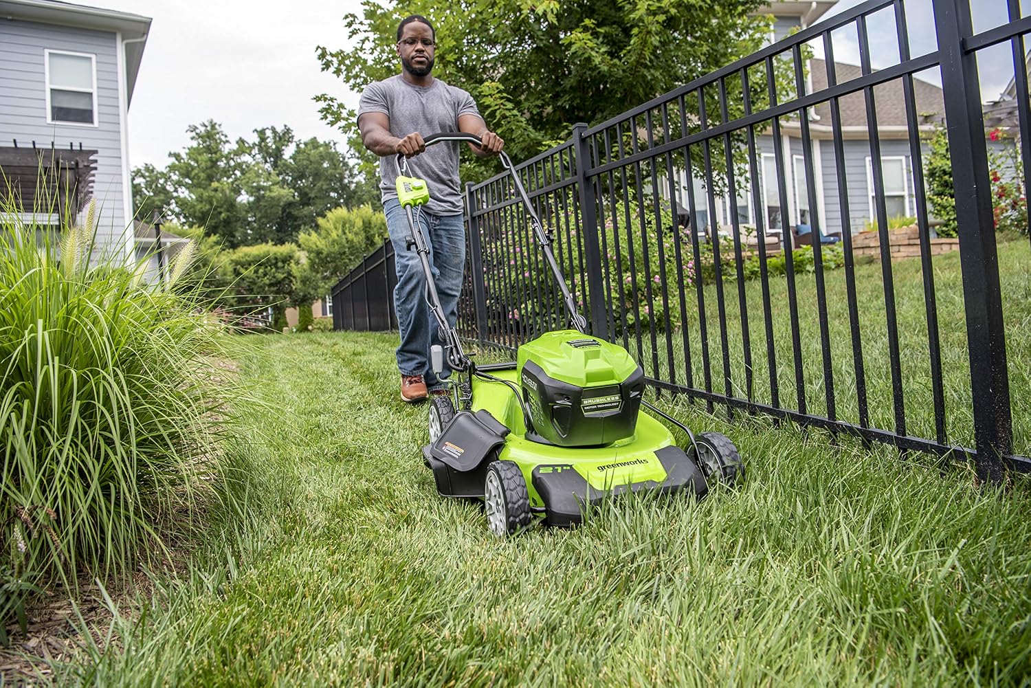 Greenworks 40V 21' Cordless Brushless Push Mower, 4.0Ah + 2.0Ah USB Batteries and Charger Included