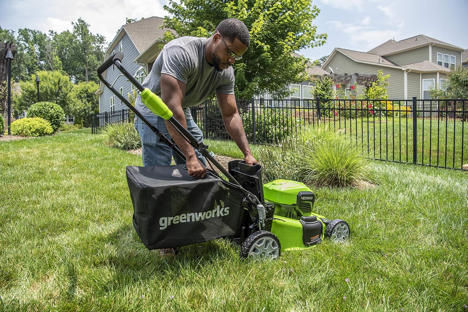 Greenworks 40V 21' Cordless Brushless Push Mower, 4.0Ah + 2.0Ah USB Batteries and Charger Included