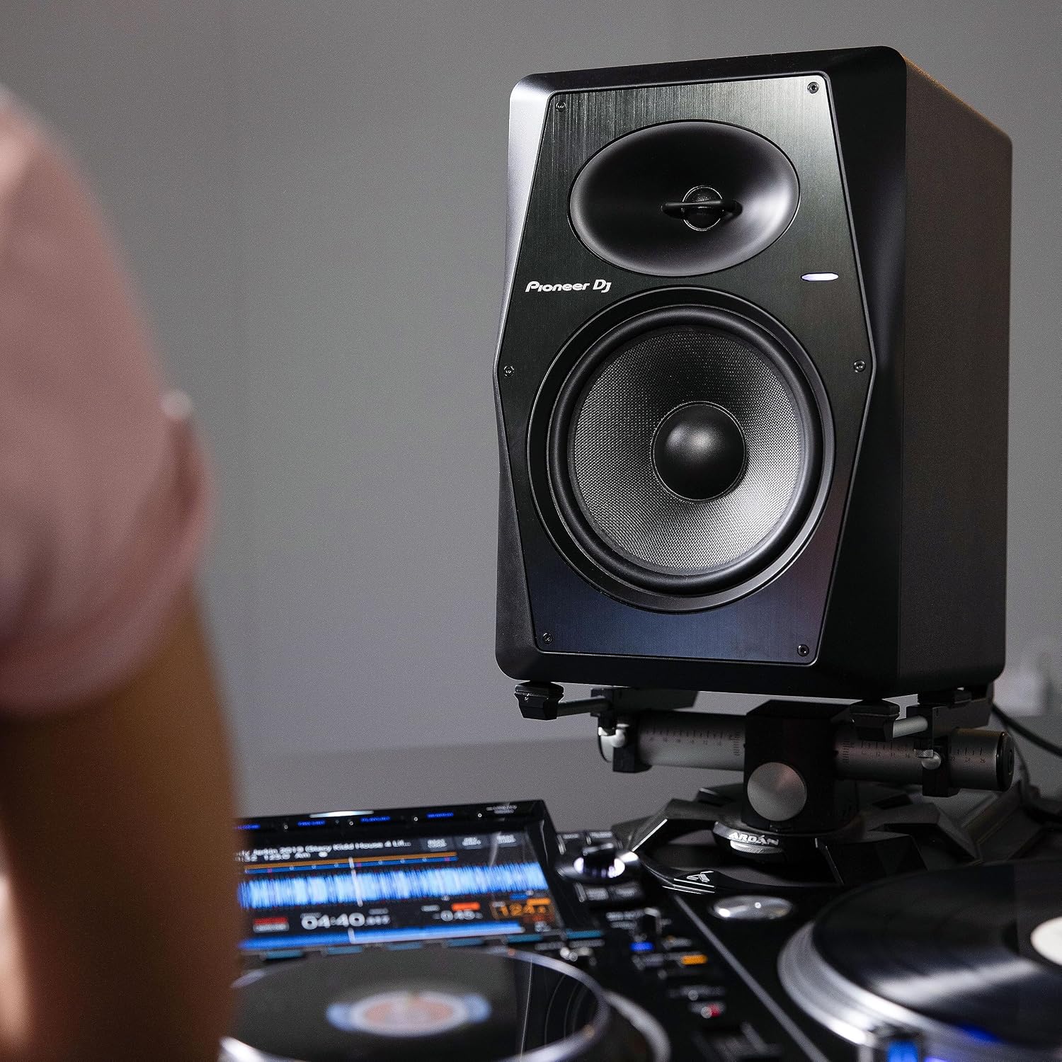 Pioneer DJ VM-70 6.5-inch Active Monitor Speaker - Black